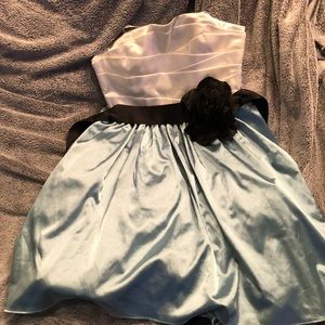 Juniors strapless Dress